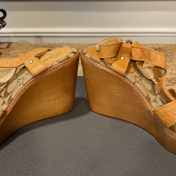 Coach Wood Platform Monogram Sandal Size 10. - Picture 4 of 10